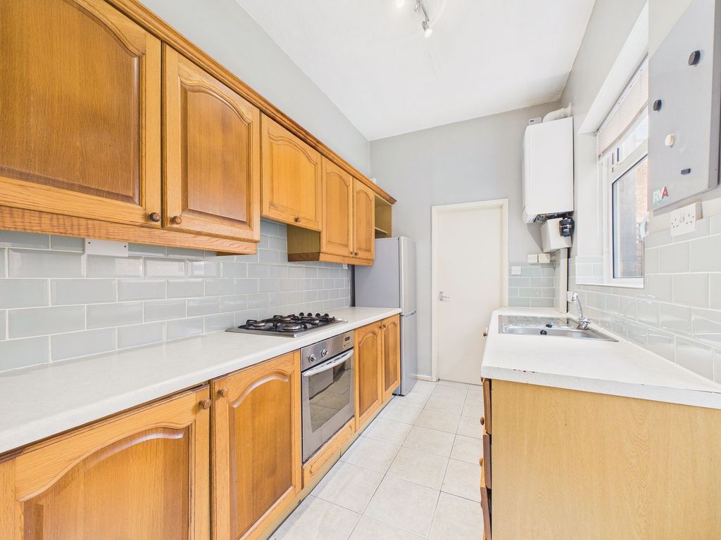 Property photo 2 of 10 Kitchen