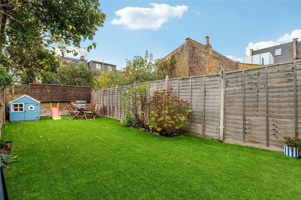 Property photo 2 of 11 Picture No. 14