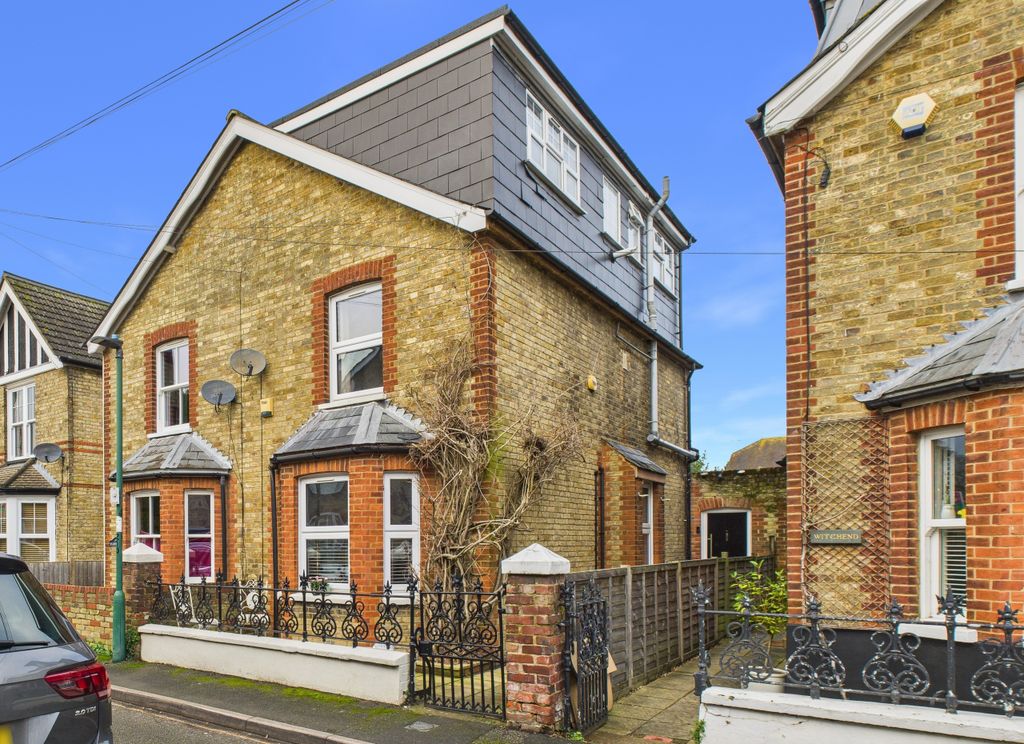 Property photo 1 of 21 Cam01984G0-Pr0539-Still036