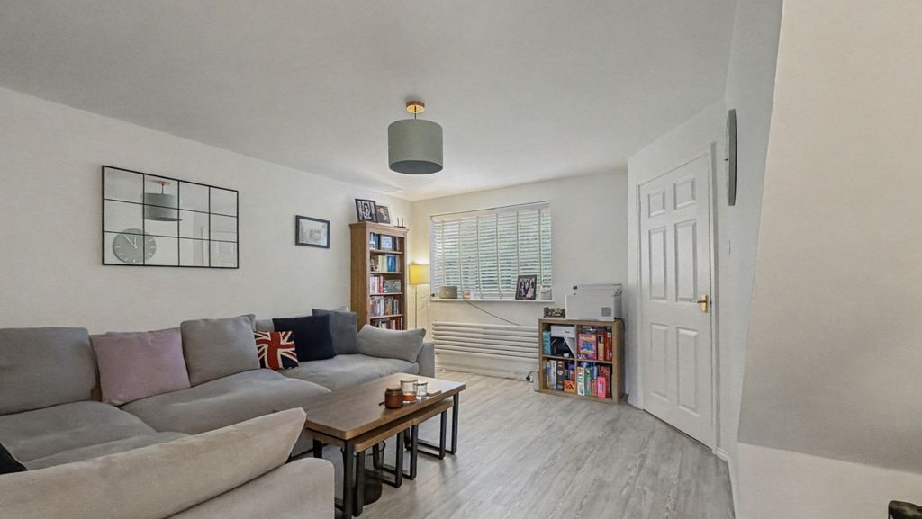 Property photo 2 of 13 4744833