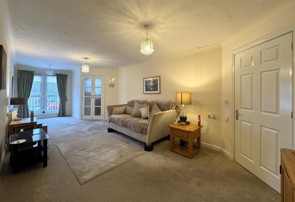 Property photo 2 of 10 Lounge.Jpg