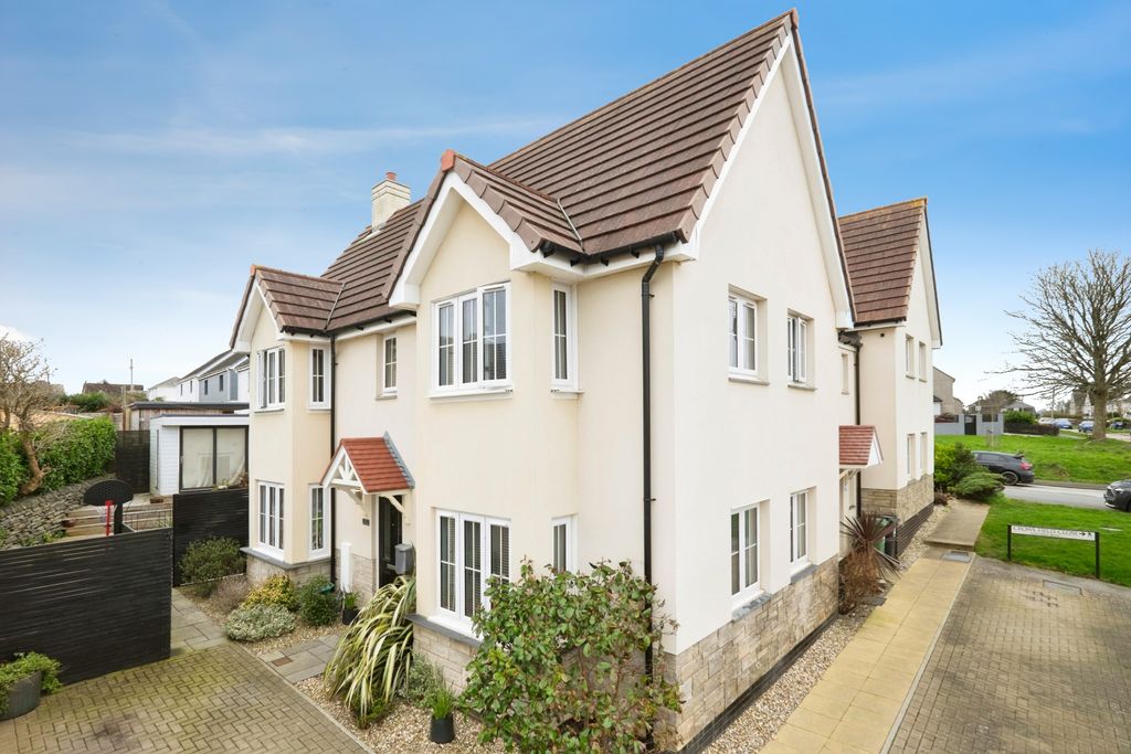 Property photo 2 of 20