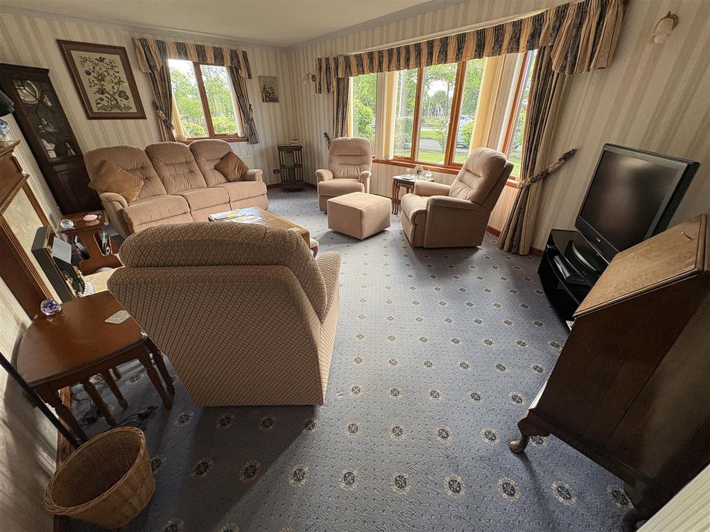 Property photo 2 of 30 Lounge