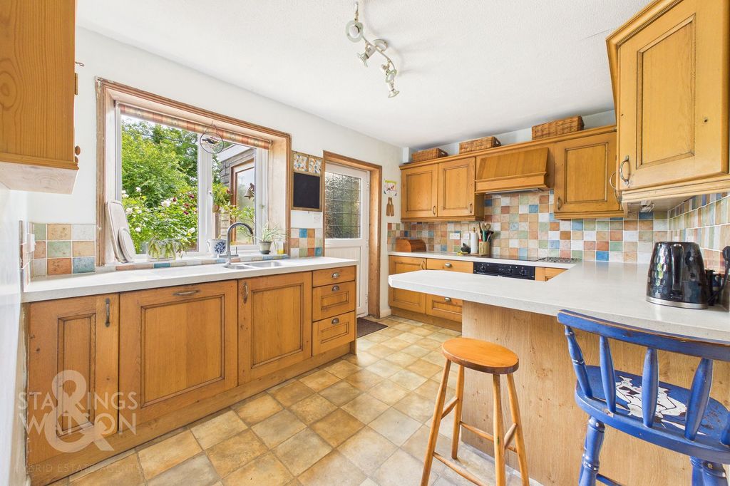 Property photo 3 of 36