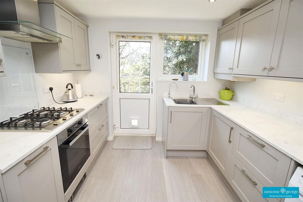 Property photo 2 of 19 Kitchen