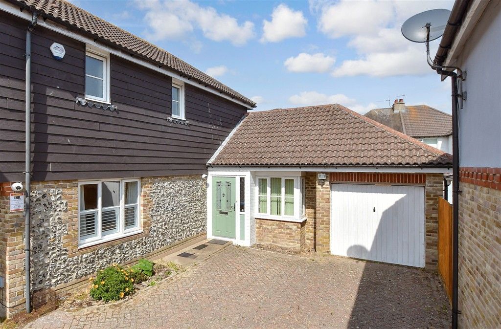Property photo 1 of 16 External (Brochure)