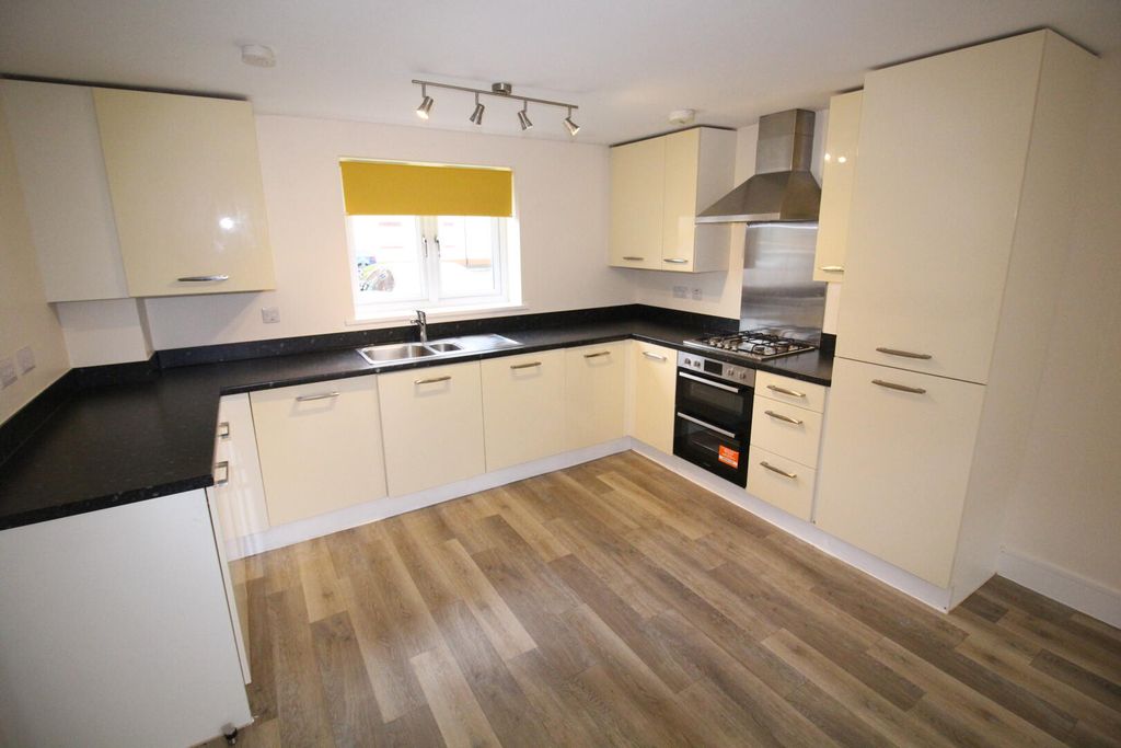 Property photo 2 of 8 Kitchen