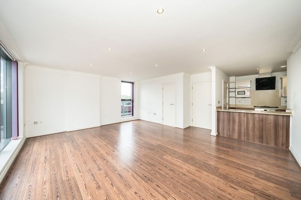 Property photo 2 of 6