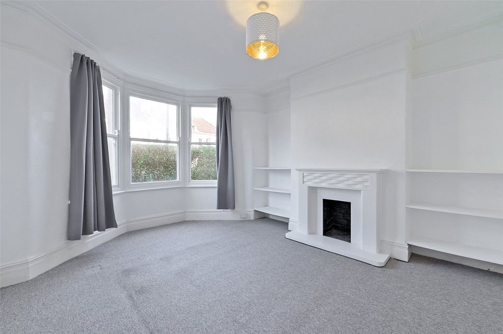 Property photo 2 of 11 Sitting Room Front