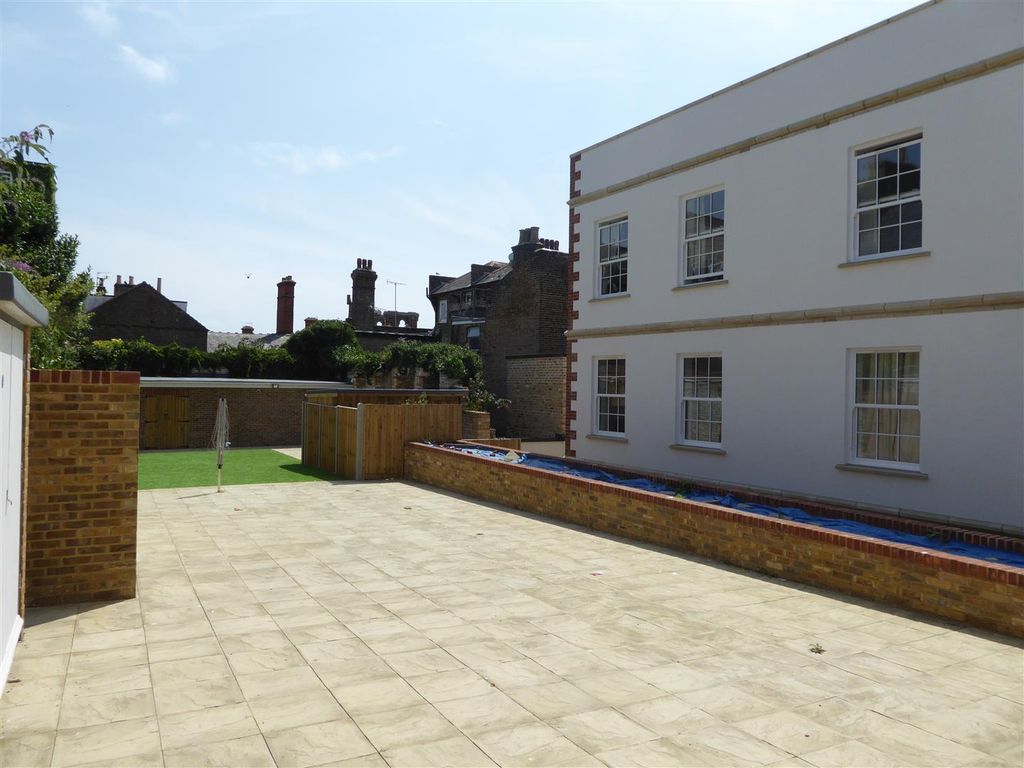 Property photo 3 of 5 Harbgarden.Jpg