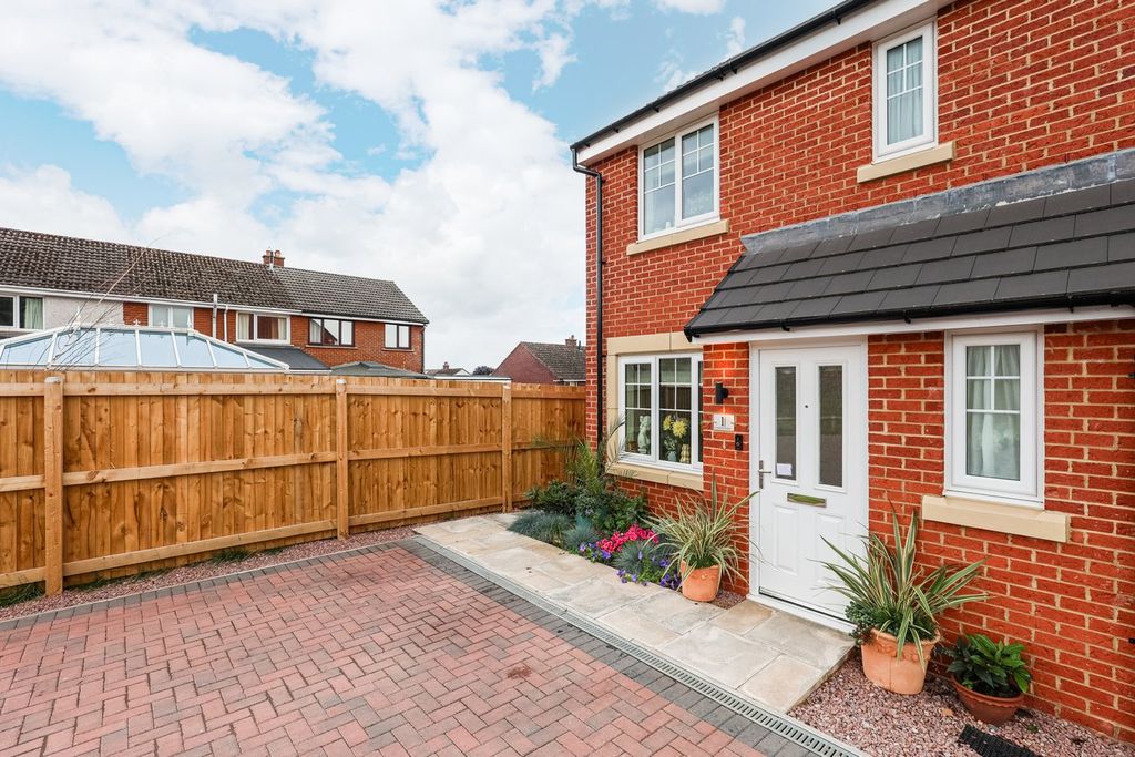 Property photo 1 of 18 External