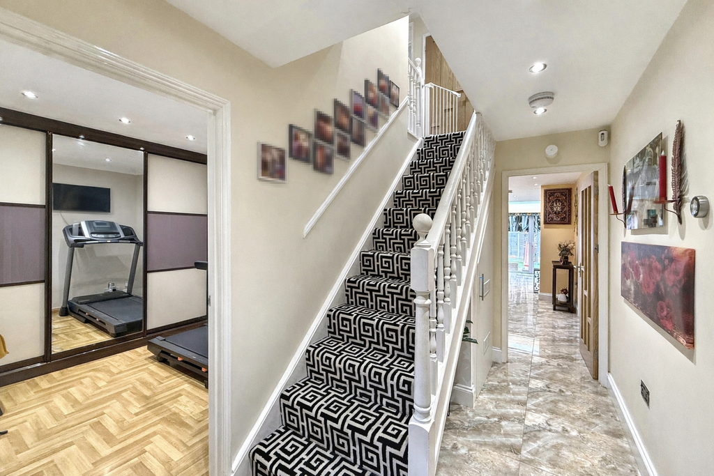 Property photo 3 of 27