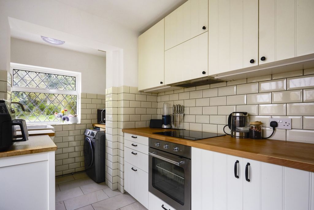 Property photo 3 of 11 37 Greenhill Aven...