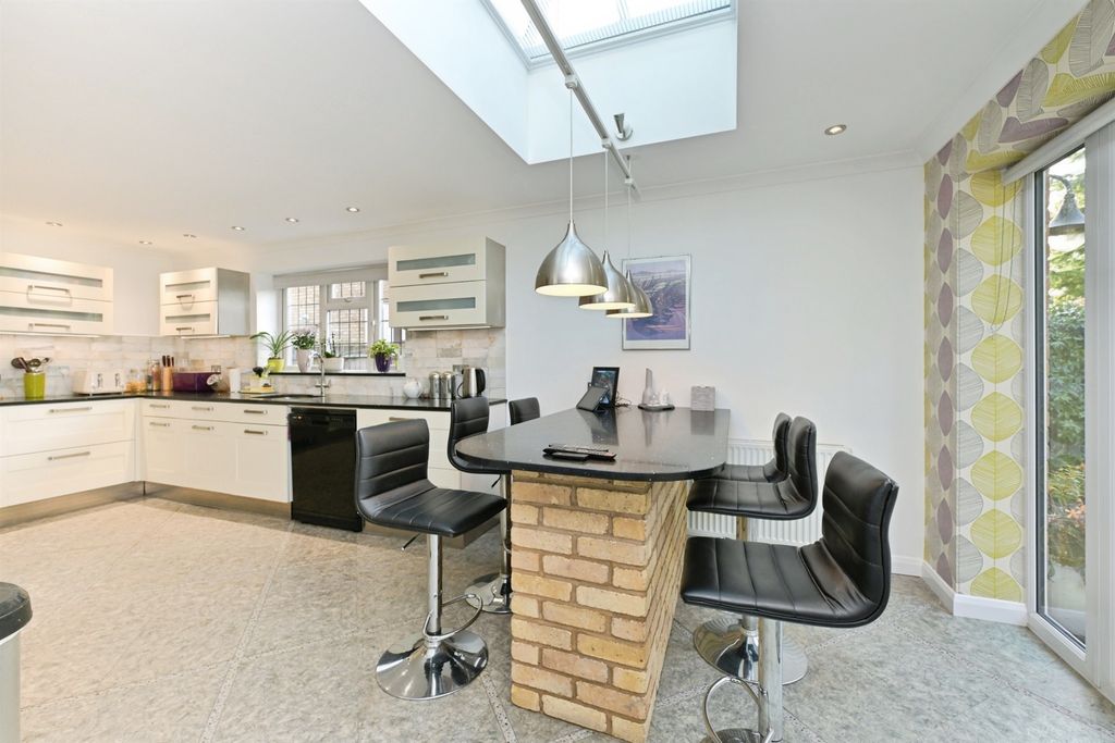 Property photo 3 of 25