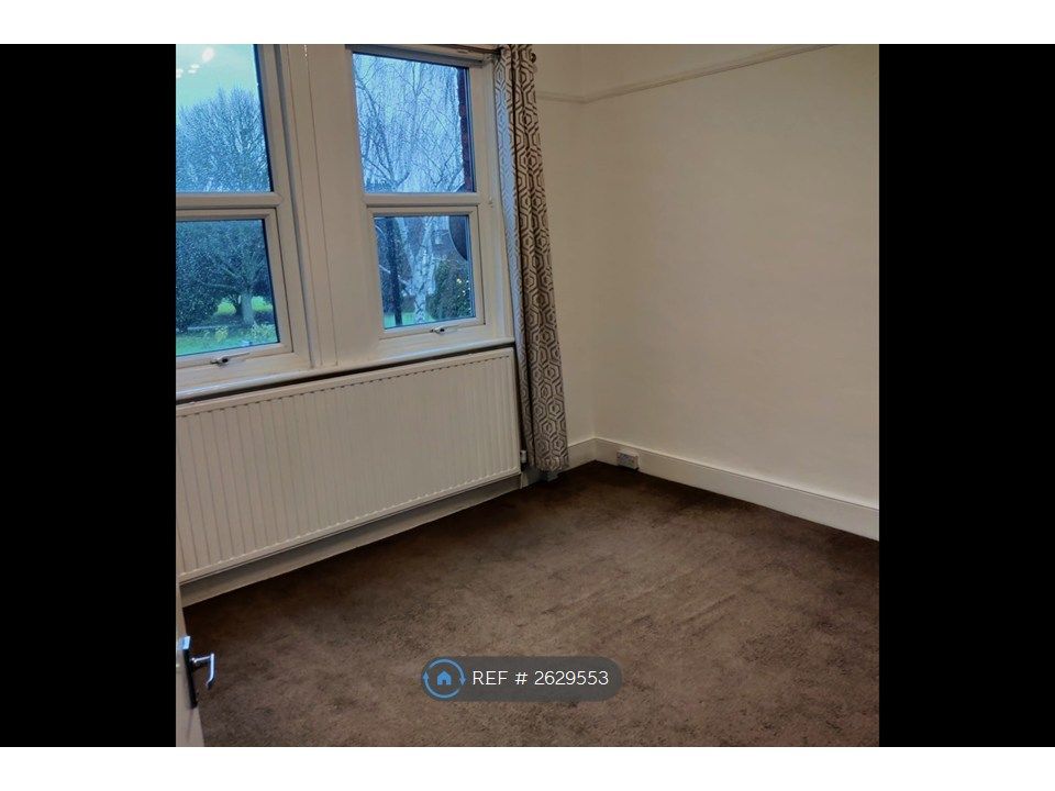 Property photo 1 of 6 Large Lounge