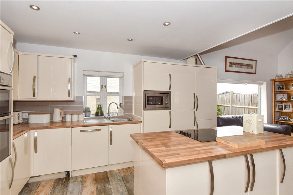 Property photo 3 of 17 Kitchen