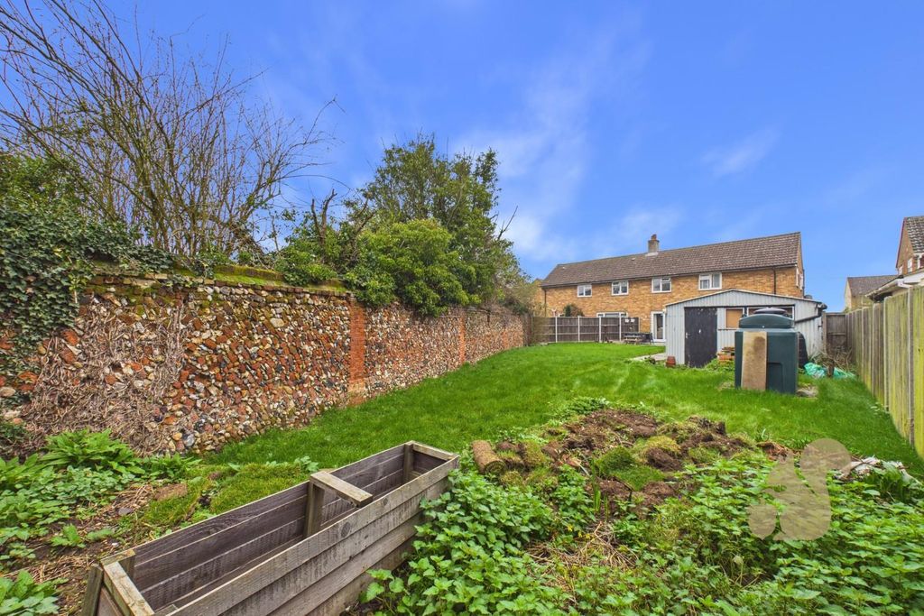 Property photo 3 of 18 Garden