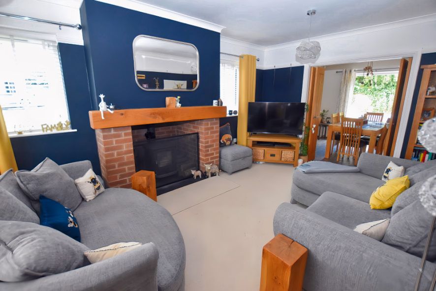 Property photo 3 of 22 Lounge 1B