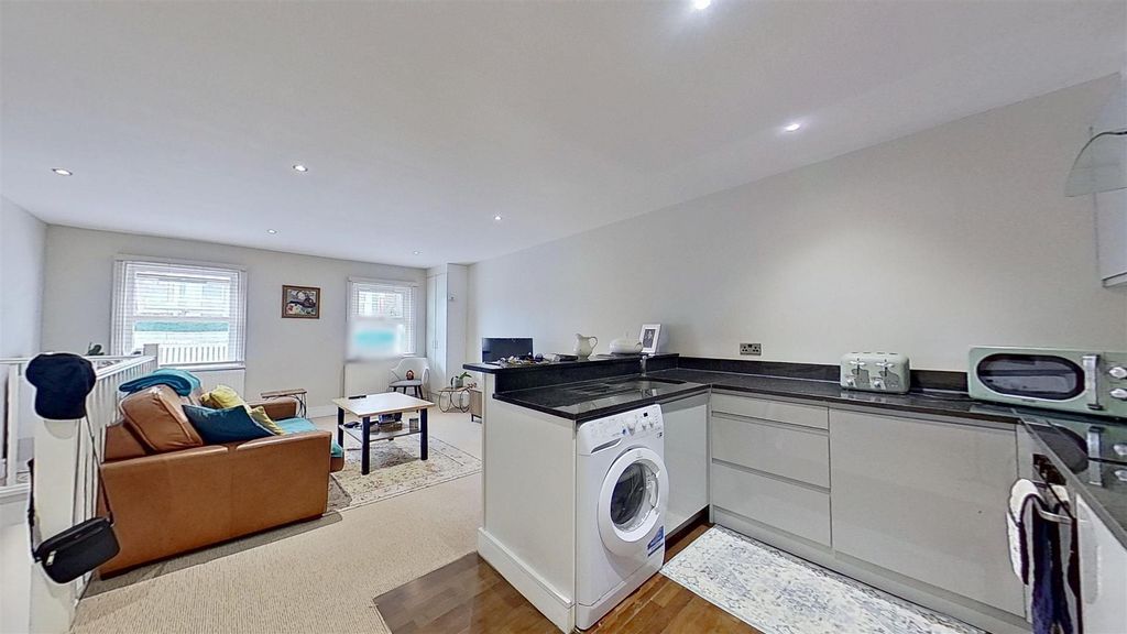 Property photo 3 of 10 Garratt-Lane-Wandsworth-Sw18-06112026_175524.Jpg