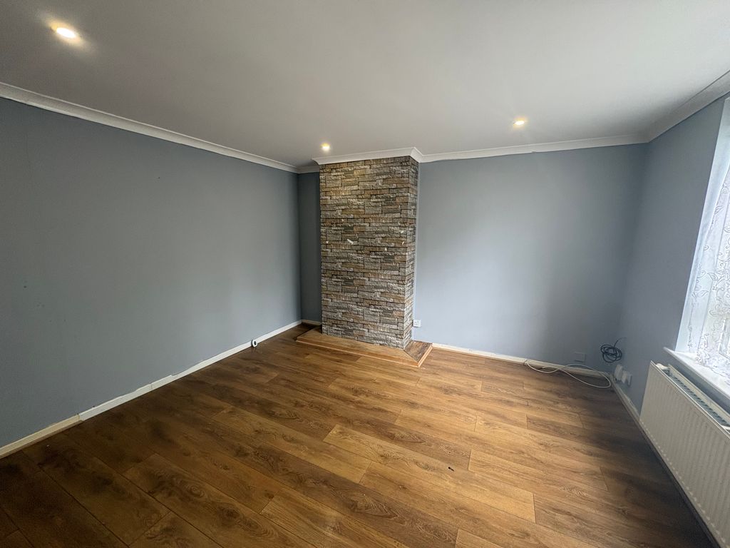 Property photo 3 of 10 Living Room