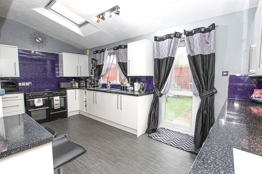 Property photo 3 of 13 Img_8728 Kit.Jpg