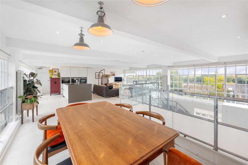 Property photo 2 of 16 Picture No. 22