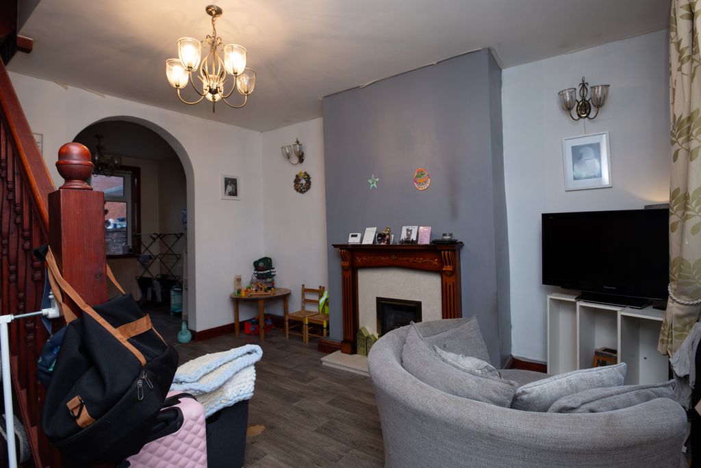 Property photo 2 of 21