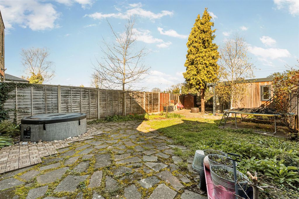 Property photo 2 of 20 Gff 147, Lynton Road-9.Jpg