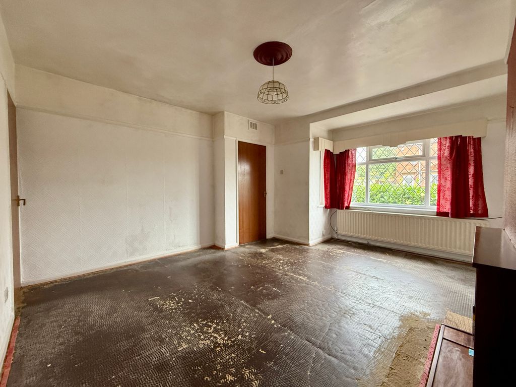 Property photo 3 of 11 Living Room