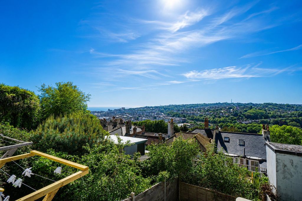 Property photo 2 of 28 E15090A6-Bdd2-44E9-962d-1342Fec83Db7.Png