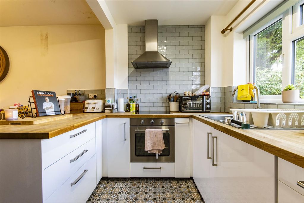 Property photo 1 of 16 Dining Kitchen