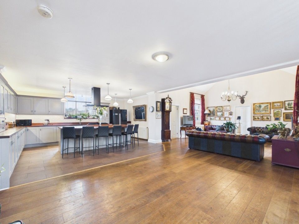 Property photo 2 of 30