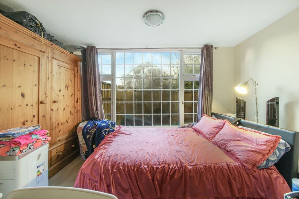 Property photo 3 of 8 1A, 2 Norbury Avenue - BT8Fcdmfnvkokd5Jdhof