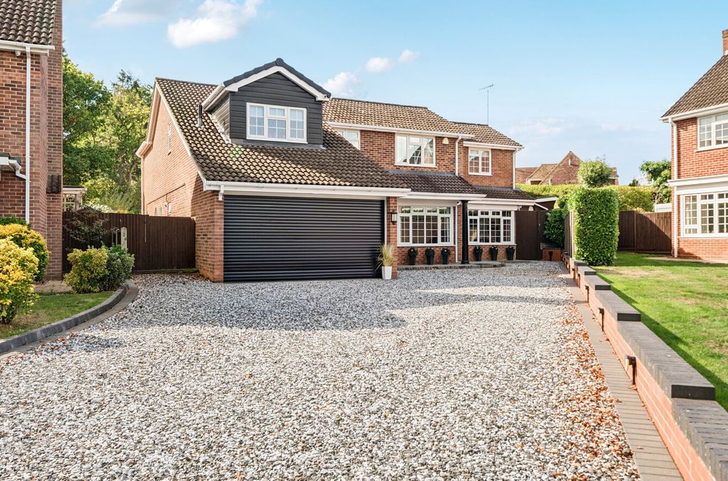 Property photo 1 of 37 1527740-54-1A0F7B...