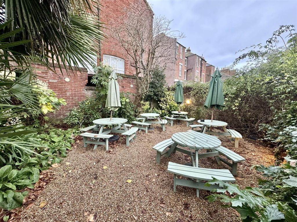 Property photo 2 of 37