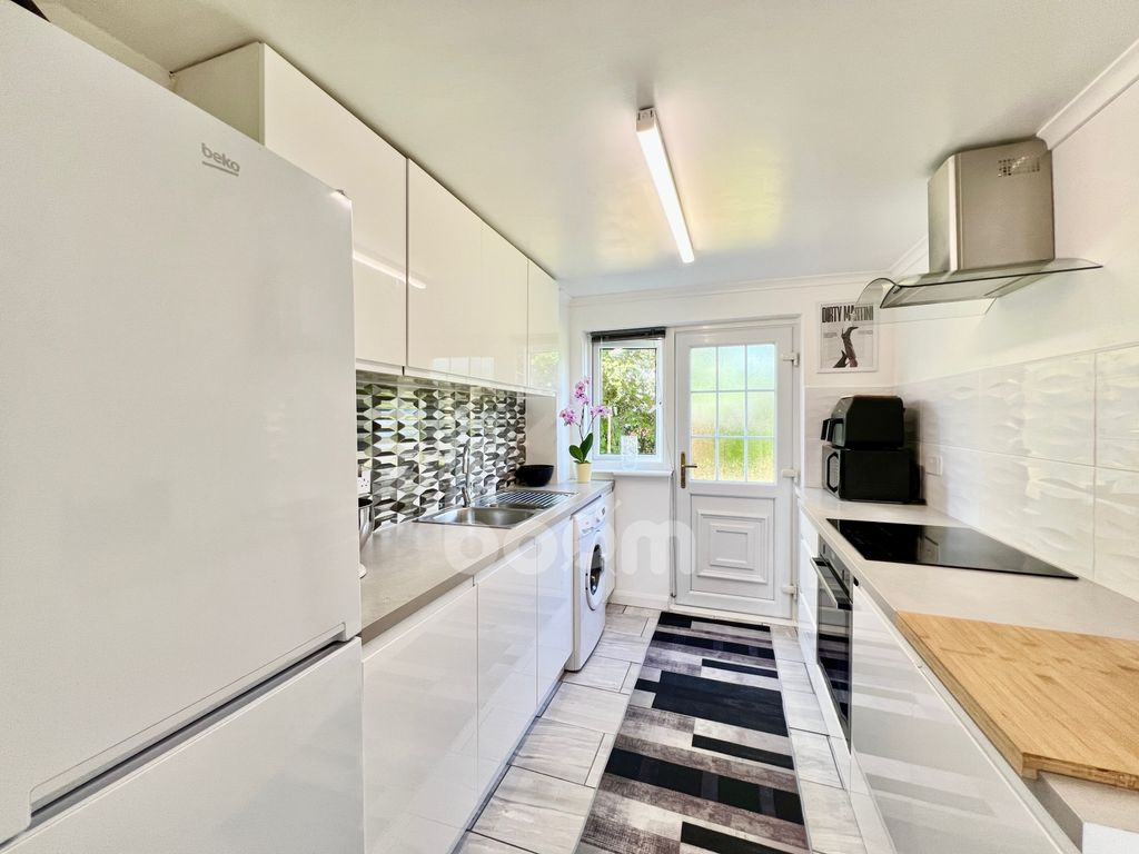 Property photo 3 of 16 Kitchen Linwood Paisley Avon Drive