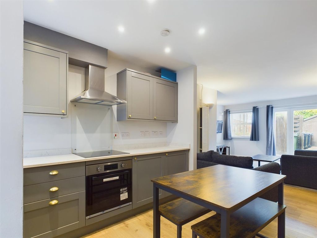 Property photo 1 of 4