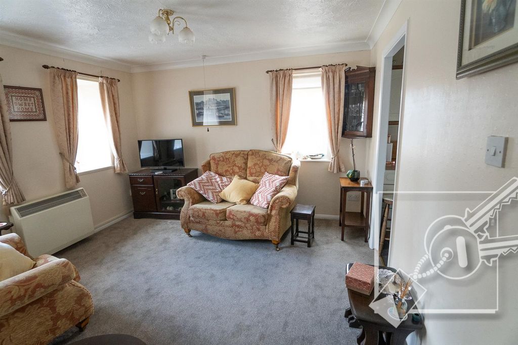 Property photo 3 of 23 Lounge