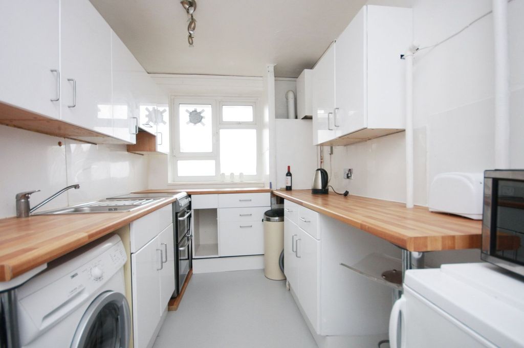 Property photo 2 of 8