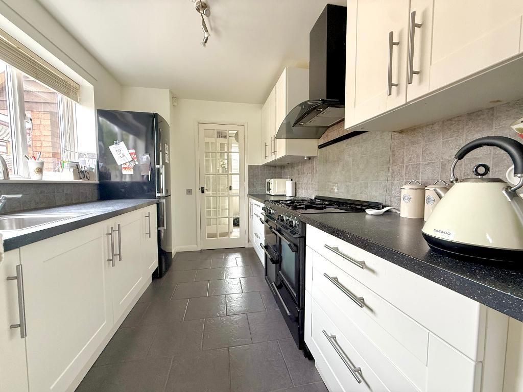 Property photo 3 of 18 Kitchen