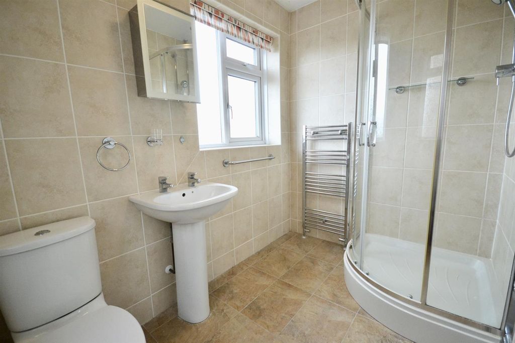 Property photo 3 of 27 Bathroom