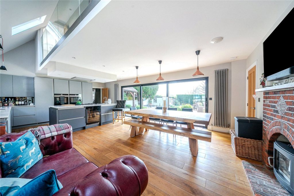 Property photo 2 of 24 Kitchen/Dining Room