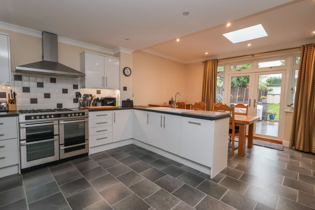 Property photo 2 of 29