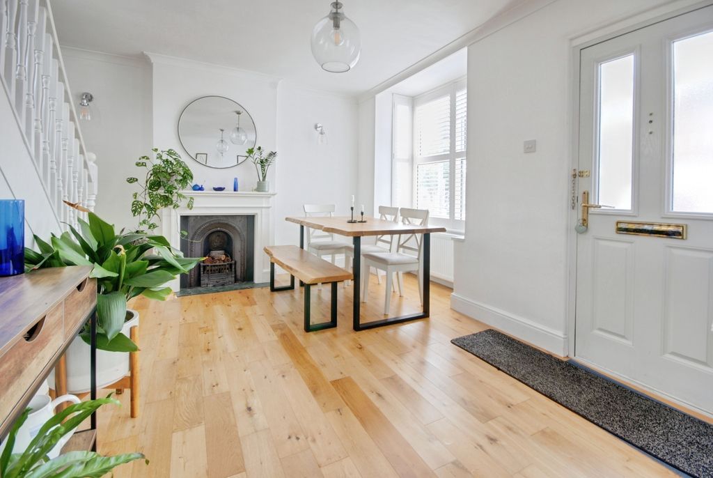 Property photo 3 of 10 Pbox-Img.Jpg