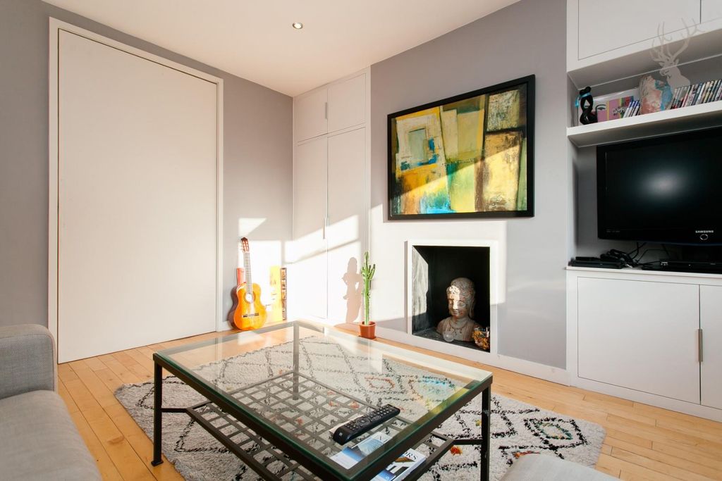 Property photo 3 of 13 Colvestone Crescent (3).Jpg