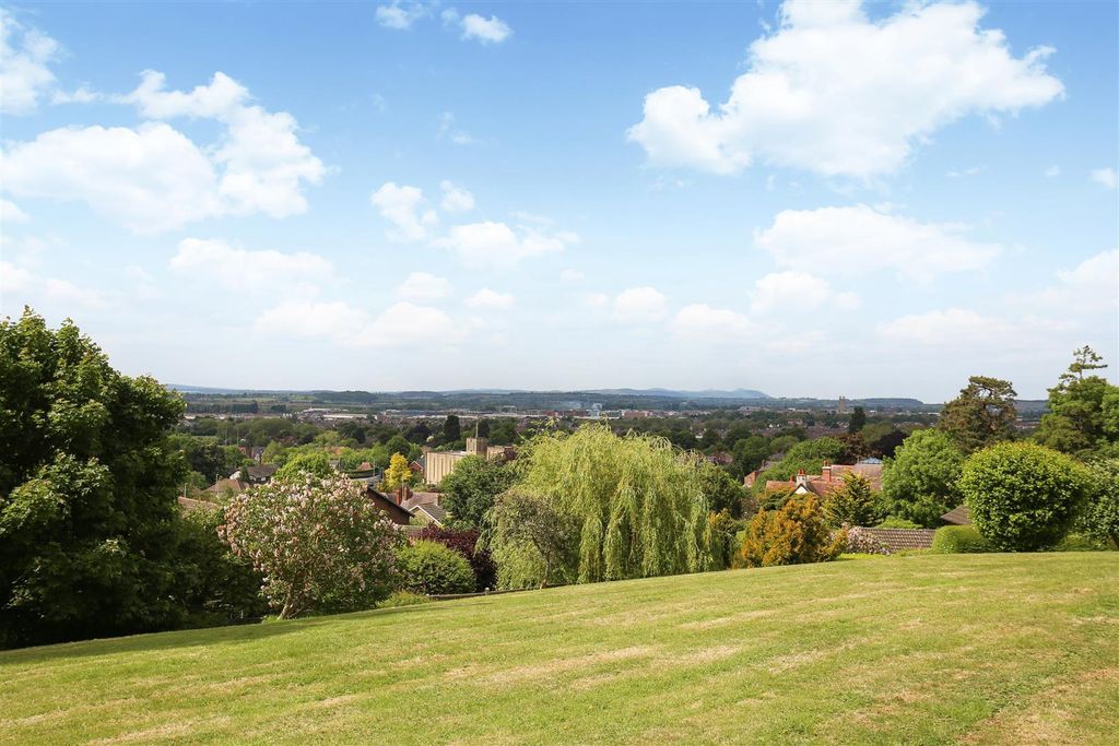 Property photo 2 of 14