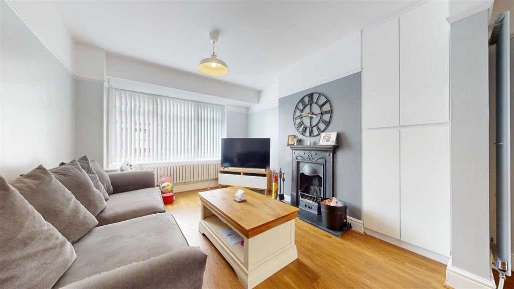 Property photo 2 of 21 Dentons Green Lane Reception Room