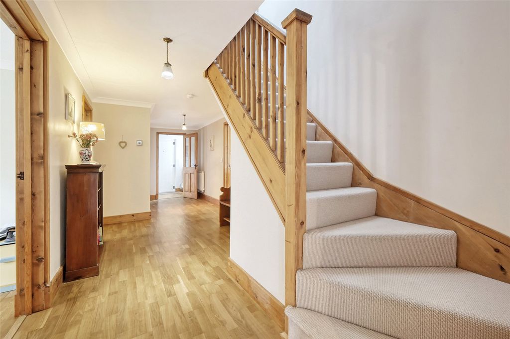Property photo 3 of 22 Entrance Hall