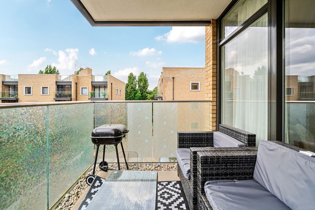 Property photo 2 of 15 1301674-8-6839Bd5...