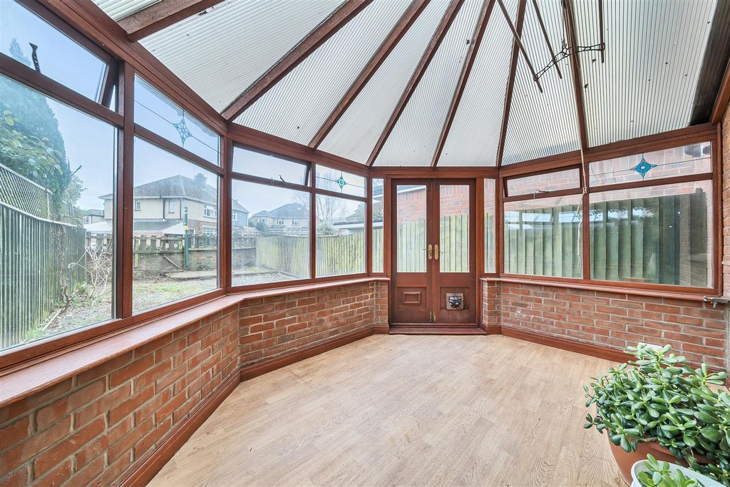 Property photo 3 of 16 Conservatory